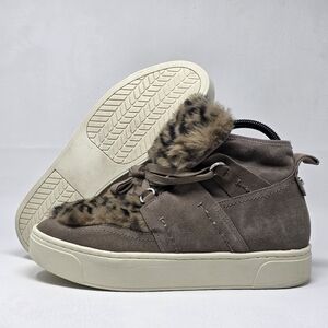 NAKED FEET Suede Evolution Cozy Women's Size 10 Sneakers Shoes Gray Pre-owned